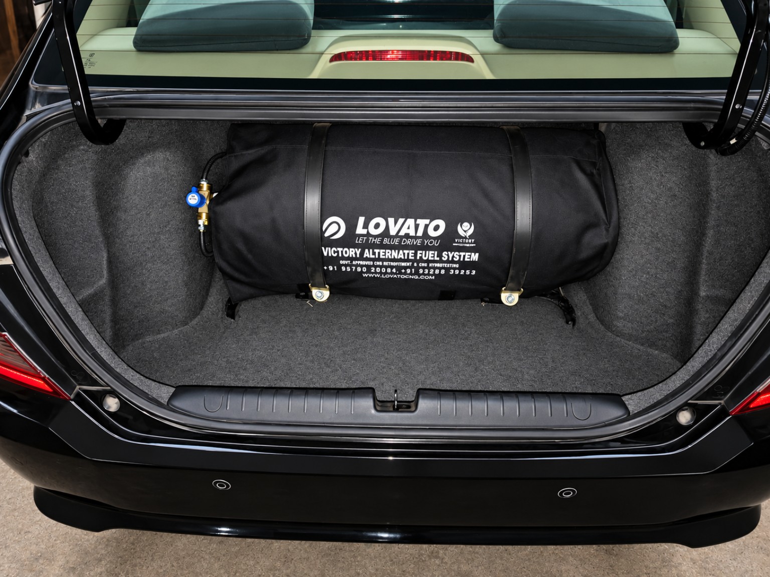VAFS CNG cylinder mounted in a different customer vehicle, showing the installation layout